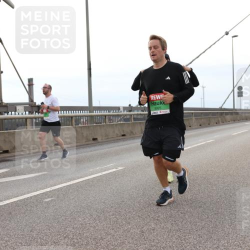 03.10.2025 - Köhlbrandbrückenlauf Lena Gebhardt http://msf.ph/oto/9201072 03.10.2025 15:43:18 Position 2 8925 meine-sportfotos.de