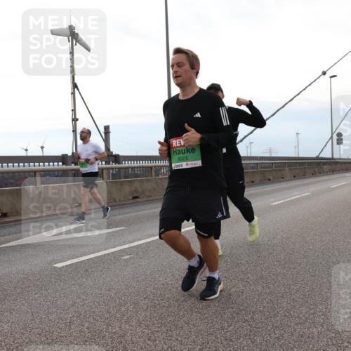 03.10.2025 - Köhlbrandbrückenlauf Lena Gebhardt http://msf.ph/oto/9201074 03.10.2025 15:43:18 Position 2 8925 meine-sportfotos.de