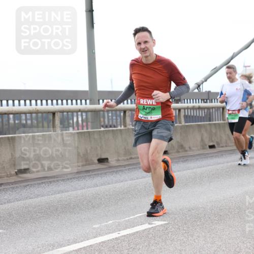 03.10.2025 - Köhlbrandbrückenlauf Lena Gebhardt http://msf.ph/oto/9201080 03.10.2025 15:43:26 Position 2 8880 meine-sportfotos.de