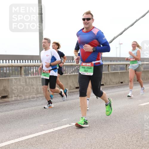 03.10.2025 - Köhlbrandbrückenlauf Lena Gebhardt http://msf.ph/oto/9201087 03.10.2025 15:43:27 Position 2 7402, 8924 meine-sportfotos.de