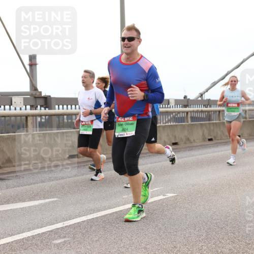 03.10.2025 - Köhlbrandbrückenlauf Lena Gebhardt http://msf.ph/oto/9201089 03.10.2025 15:43:28 Position 2 7402, 8924 meine-sportfotos.de