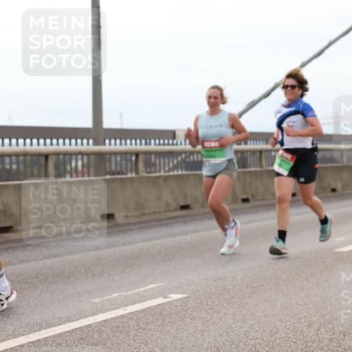 03.10.2025 - Köhlbrandbrückenlauf Lena Gebhardt http://msf.ph/oto/9201092 03.10.2025 15:43:28 Position 2 9149 meine-sportfotos.de