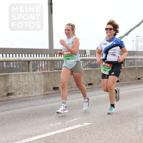 03.10.2025 - Köhlbrandbrückenlauf Lena Gebhardt http://msf.ph/oto/9201093 03.10.2025 15:43:29 Position 2 7056, 7085 meine-sportfotos.de