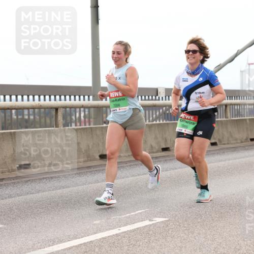 03.10.2025 - Köhlbrandbrückenlauf Lena Gebhardt http://msf.ph/oto/9201094 03.10.2025 15:43:29 Position 2 7056, 7085 meine-sportfotos.de