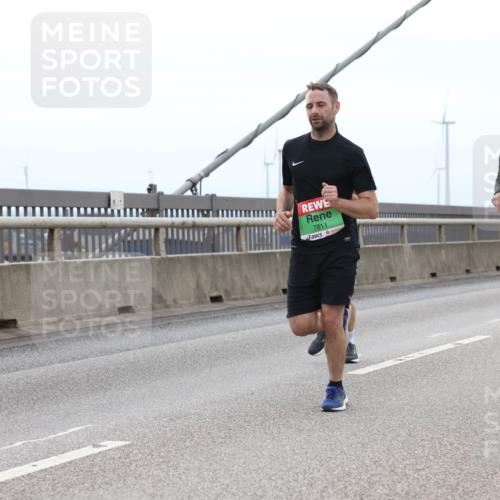 03.10.2025 - Köhlbrandbrückenlauf Lena Gebhardt http://msf.ph/oto/9201096 03.10.2025 15:43:30 Position 2 7811, 8966 meine-sportfotos.de
