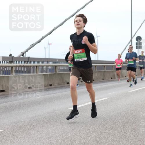 03.10.2025 - Köhlbrandbrückenlauf Lena Gebhardt http://msf.ph/oto/9201109 03.10.2025 15:43:33 Position 2 9678 meine-sportfotos.de