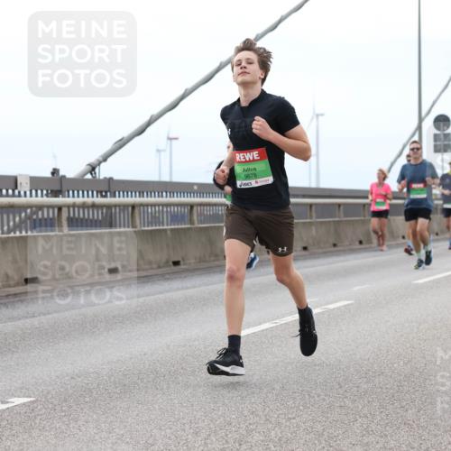 03.10.2025 - Köhlbrandbrückenlauf Lena Gebhardt http://msf.ph/oto/9201110 03.10.2025 15:43:33 Position 2 9678 meine-sportfotos.de