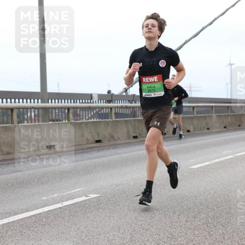 03.10.2025 - Köhlbrandbrückenlauf Lena Gebhardt http://msf.ph/oto/9201111 03.10.2025 15:43:33 Position 2 9678 meine-sportfotos.de