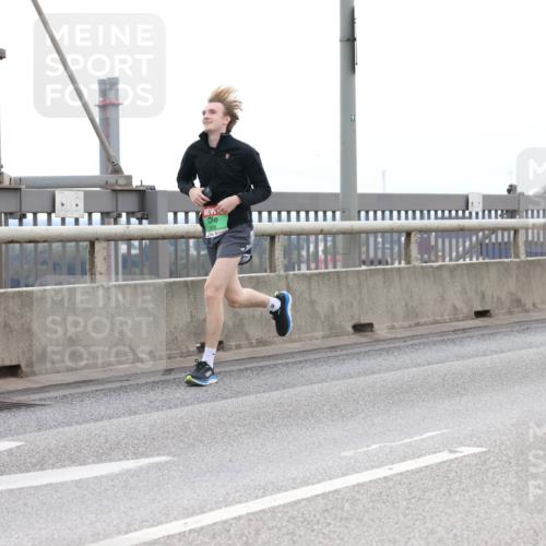 03.10.2025 - Köhlbrandbrückenlauf Lena Gebhardt http://msf.ph/oto/9201115 03.10.2025 15:43:35 Position 2 7568 meine-sportfotos.de