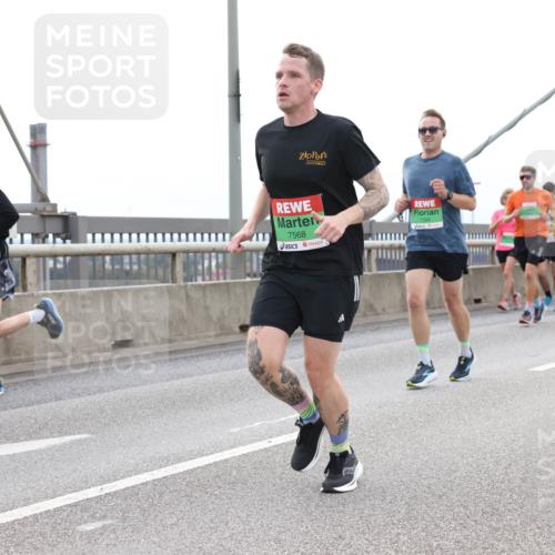03.10.2025 - Köhlbrandbrückenlauf Lena Gebhardt http://msf.ph/oto/9201118 03.10.2025 15:43:36 Position 2 7394, 7568 meine-sportfotos.de