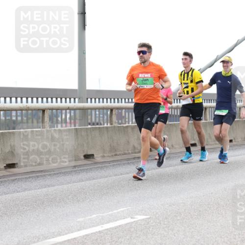 03.10.2025 - Köhlbrandbrückenlauf Lena Gebhardt http://msf.ph/oto/9201124 03.10.2025 15:43:37 Position 2 91, 7365 meine-sportfotos.de