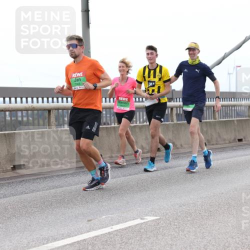 03.10.2025 - Köhlbrandbrückenlauf Lena Gebhardt http://msf.ph/oto/9201125 03.10.2025 15:43:38 Position 2 7365, 18, 1 meine-sportfotos.de