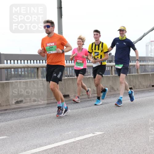 03.10.2025 - Köhlbrandbrückenlauf Lena Gebhardt http://msf.ph/oto/9201126 03.10.2025 15:43:38 Position 2 7365 meine-sportfotos.de