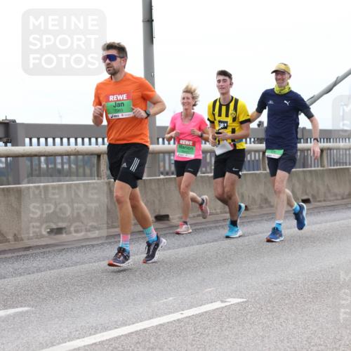 03.10.2025 - Köhlbrandbrückenlauf Lena Gebhardt http://msf.ph/oto/9201127 03.10.2025 15:43:38 Position 2 7365, 18, 7 meine-sportfotos.de
