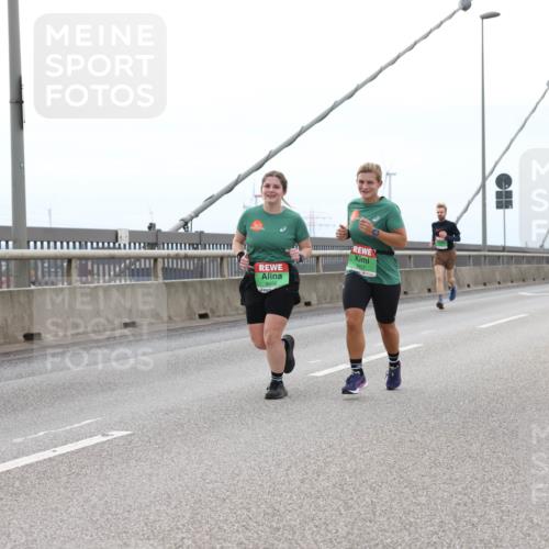 03.10.2025 - Köhlbrandbrückenlauf Lena Gebhardt http://msf.ph/oto/9201133 03.10.2025 15:43:40 Position 2 9456 meine-sportfotos.de