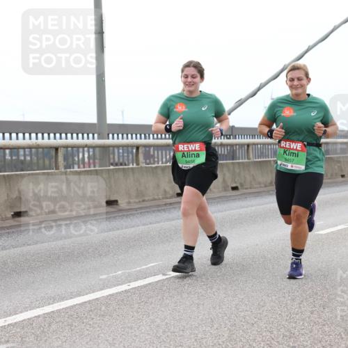 03.10.2025 - Köhlbrandbrückenlauf Lena Gebhardt http://msf.ph/oto/9201135 03.10.2025 15:43:40 Position 2 9456, 9457 meine-sportfotos.de