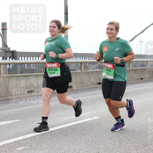 03.10.2025 - Köhlbrandbrückenlauf Lena Gebhardt http://msf.ph/oto/9201138 03.10.2025 15:43:41 Position 2 9456, 9457 meine-sportfotos.de