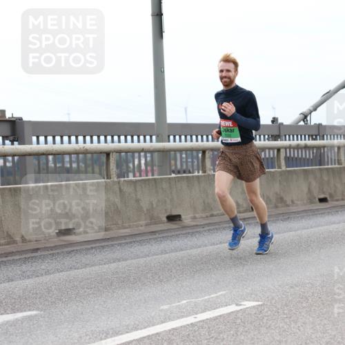 03.10.2025 - Köhlbrandbrückenlauf Lena Gebhardt http://msf.ph/oto/9201139 03.10.2025 15:43:44 Position 2 7222 meine-sportfotos.de