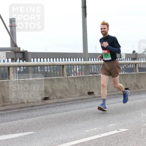 03.10.2025 - Köhlbrandbrückenlauf Lena Gebhardt http://msf.ph/oto/9201141 03.10.2025 15:43:44 Position 2 7222 meine-sportfotos.de