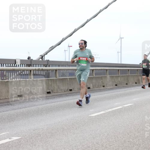 03.10.2025 - Köhlbrandbrückenlauf Lena Gebhardt http://msf.ph/oto/9201145 03.10.2025 15:43:46 Position 2 7270, 7601 meine-sportfotos.de