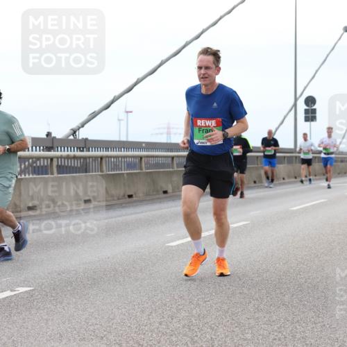 03.10.2025 - Köhlbrandbrückenlauf Lena Gebhardt http://msf.ph/oto/9201150 03.10.2025 15:43:47 Position 2 7270 meine-sportfotos.de