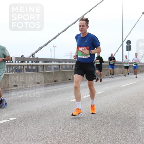 03.10.2025 - Köhlbrandbrückenlauf Lena Gebhardt http://msf.ph/oto/9201151 03.10.2025 15:43:47 Position 2 7270, 7601 meine-sportfotos.de