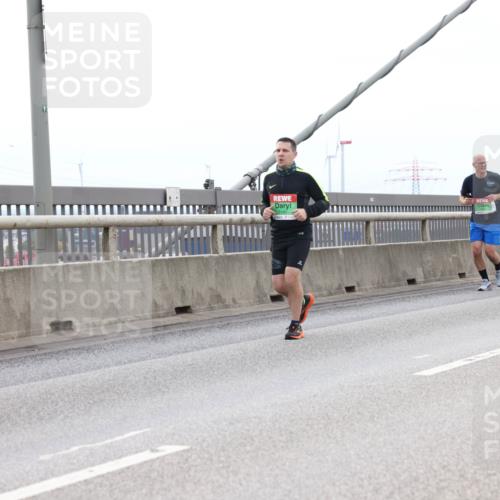 03.10.2025 - Köhlbrandbrückenlauf Lena Gebhardt http://msf.ph/oto/9201154 03.10.2025 15:43:49 Position 2 7141 meine-sportfotos.de