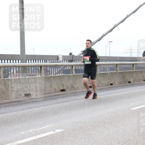 03.10.2025 - Köhlbrandbrückenlauf Lena Gebhardt http://msf.ph/oto/9201156 03.10.2025 15:43:49 Position 2 91, 0 meine-sportfotos.de