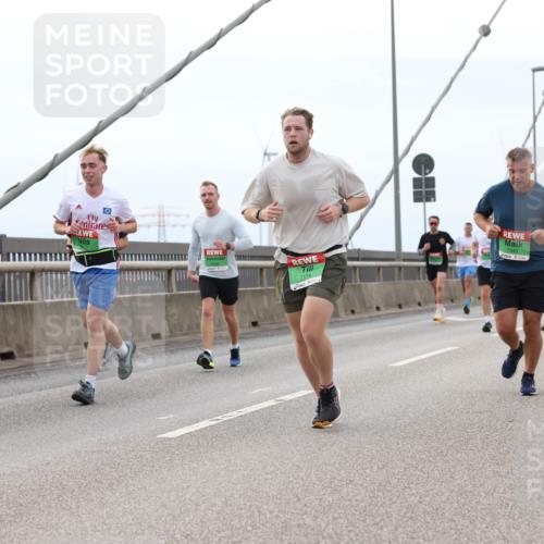 03.10.2025 - Köhlbrandbrückenlauf Lena Gebhardt http://msf.ph/oto/9201162 03.10.2025 15:43:51 Position 2 7174, 7340 meine-sportfotos.de