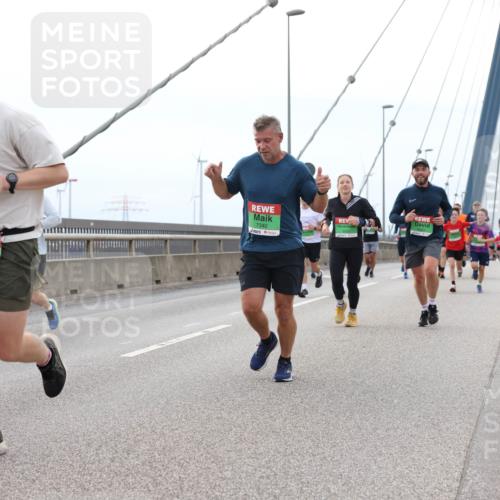 03.10.2025 - Köhlbrandbrückenlauf Lena Gebhardt http://msf.ph/oto/9201165 03.10.2025 15:43:53 Position 2 7174, 7340 meine-sportfotos.de