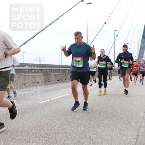 03.10.2025 - Köhlbrandbrückenlauf Lena Gebhardt http://msf.ph/oto/9201166 03.10.2025 15:43:53 Position 2 7174, 7340 meine-sportfotos.de