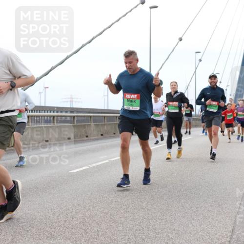 03.10.2025 - Köhlbrandbrückenlauf Lena Gebhardt http://msf.ph/oto/9201167 03.10.2025 15:43:53 Position 2 7174, 7340 meine-sportfotos.de