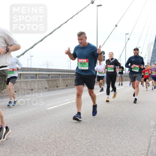 03.10.2025 - Köhlbrandbrückenlauf Lena Gebhardt http://msf.ph/oto/9201168 03.10.2025 15:43:53 Position 2 7174, 7340 meine-sportfotos.de