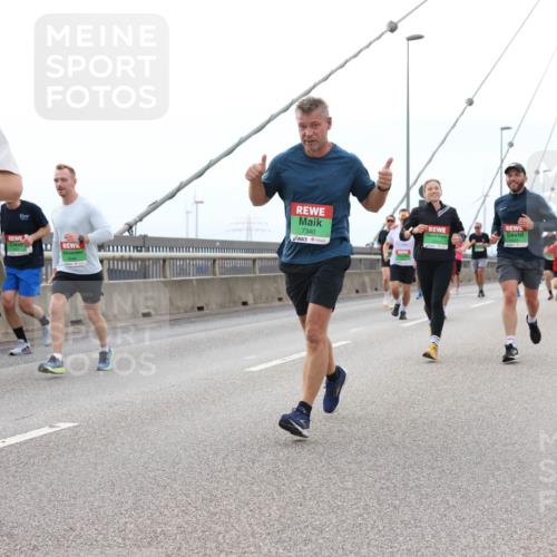 03.10.2025 - Köhlbrandbrückenlauf Lena Gebhardt http://msf.ph/oto/9201169 03.10.2025 15:43:53 Position 2 7174, 7340 meine-sportfotos.de