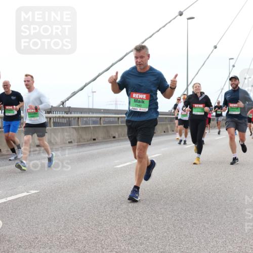 03.10.2025 - Köhlbrandbrückenlauf Lena Gebhardt http://msf.ph/oto/9201170 03.10.2025 15:43:53 Position 2 7174, 7340 meine-sportfotos.de