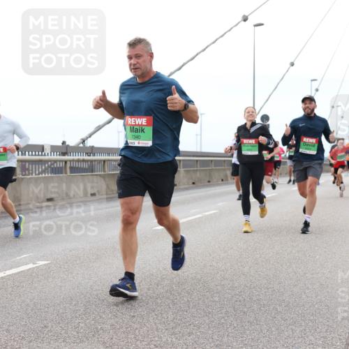 03.10.2025 - Köhlbrandbrückenlauf Lena Gebhardt http://msf.ph/oto/9201171 03.10.2025 15:43:53 Position 2 7340 meine-sportfotos.de