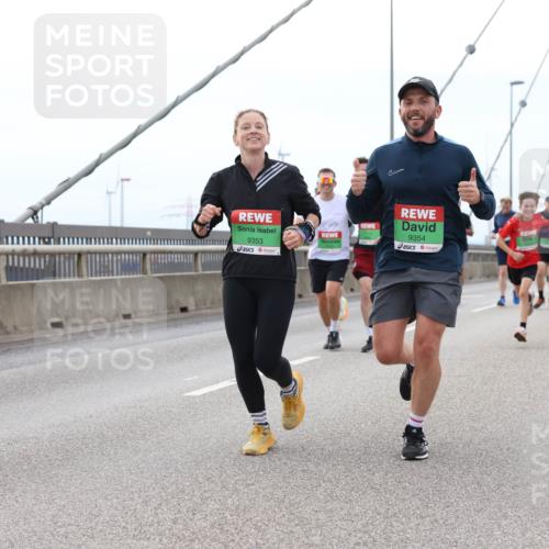 03.10.2025 - Köhlbrandbrückenlauf Lena Gebhardt http://msf.ph/oto/9201172 03.10.2025 15:43:54 Position 2 9354, 9353 meine-sportfotos.de