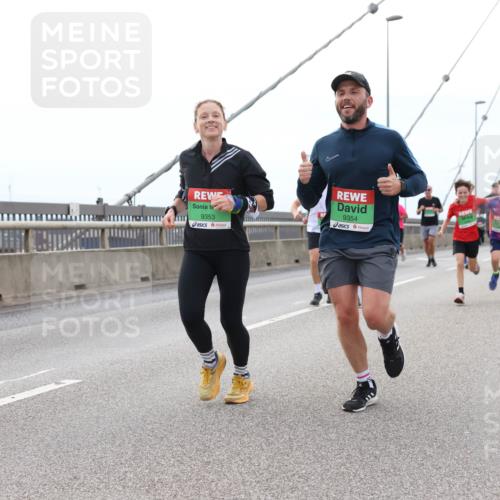 03.10.2025 - Köhlbrandbrückenlauf Lena Gebhardt http://msf.ph/oto/9201175 03.10.2025 15:43:55 Position 2 9353, 9354 meine-sportfotos.de