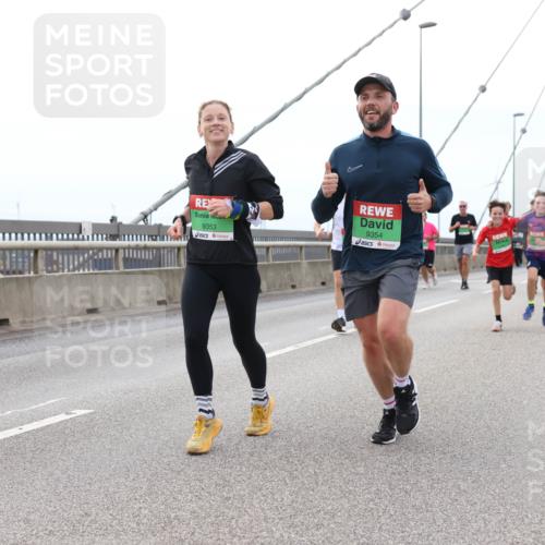 03.10.2025 - Köhlbrandbrückenlauf Lena Gebhardt http://msf.ph/oto/9201176 03.10.2025 15:43:55 Position 2 9353, 9354 meine-sportfotos.de