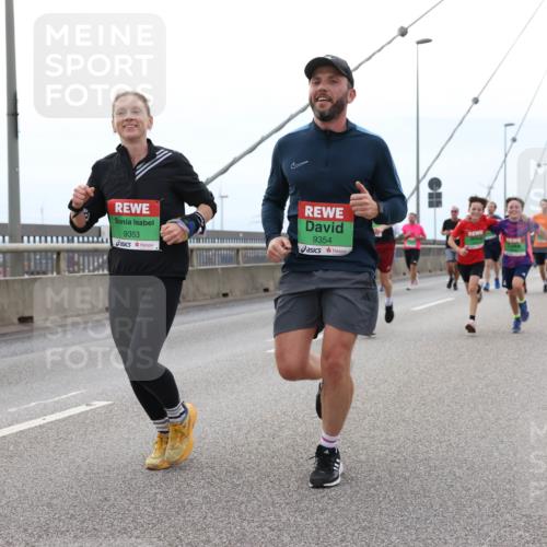 03.10.2025 - Köhlbrandbrückenlauf Lena Gebhardt http://msf.ph/oto/9201177 03.10.2025 15:43:55 Position 2 9353, 9354 meine-sportfotos.de