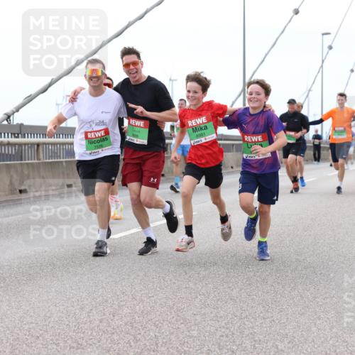 03.10.2025 - Köhlbrandbrückenlauf Lena Gebhardt http://msf.ph/oto/9201181 03.10.2025 15:43:56 Position 2 7526, 9696, 8981 meine-sportfotos.de