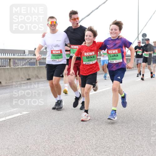 03.10.2025 - Köhlbrandbrückenlauf Lena Gebhardt http://msf.ph/oto/9201186 03.10.2025 15:43:56 Position 2 7526, 8981, 8980 meine-sportfotos.de