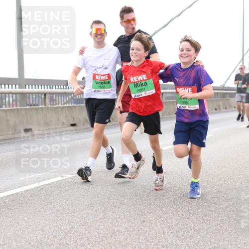 03.10.2025 - Köhlbrandbrückenlauf Lena Gebhardt http://msf.ph/oto/9201189 03.10.2025 15:43:56 Position 2 7526, 8981, 8980 meine-sportfotos.de