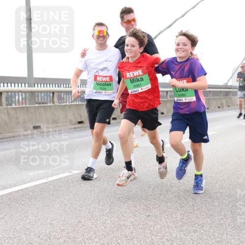 03.10.2025 - Köhlbrandbrückenlauf Lena Gebhardt http://msf.ph/oto/9201190 03.10.2025 15:43:57 Position 2 7526, 8981, 8980 meine-sportfotos.de