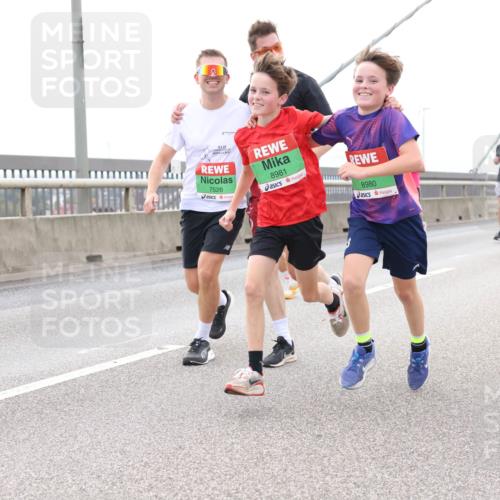 03.10.2025 - Köhlbrandbrückenlauf Lena Gebhardt http://msf.ph/oto/9201191 03.10.2025 15:43:57 Position 2 7526, 8981, 8980 meine-sportfotos.de