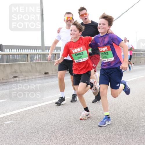 03.10.2025 - Köhlbrandbrückenlauf Lena Gebhardt http://msf.ph/oto/9201194 03.10.2025 15:43:57 Position 2 8981, 8980 meine-sportfotos.de