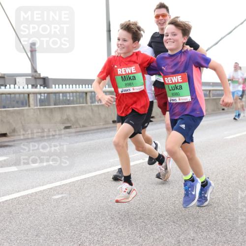 03.10.2025 - Köhlbrandbrückenlauf Lena Gebhardt http://msf.ph/oto/9201197 03.10.2025 15:43:57 Position 2 8981, 8980 meine-sportfotos.de