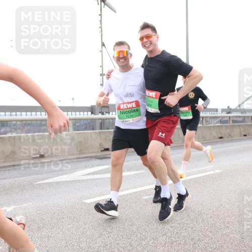 03.10.2025 - Köhlbrandbrückenlauf Lena Gebhardt http://msf.ph/oto/9201203 03.10.2025 15:43:58 Position 2 7526, 696 meine-sportfotos.de