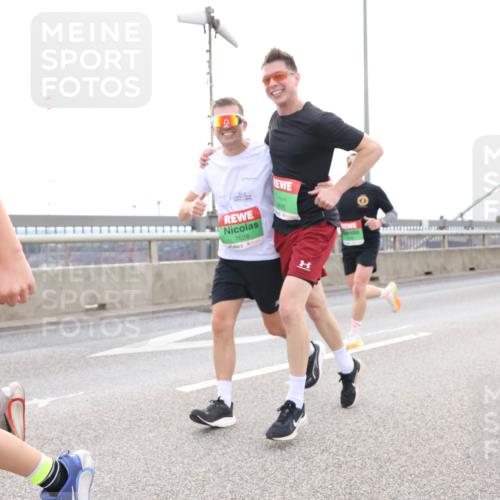 03.10.2025 - Köhlbrandbrückenlauf Lena Gebhardt http://msf.ph/oto/9201204 03.10.2025 15:43:58 Position 2 7526, 1696 meine-sportfotos.de