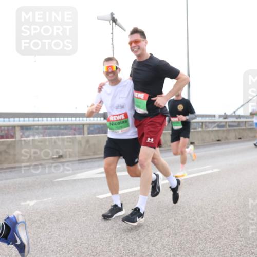 03.10.2025 - Köhlbrandbrückenlauf Lena Gebhardt http://msf.ph/oto/9201205 03.10.2025 15:43:58 Position 2  meine-sportfotos.de